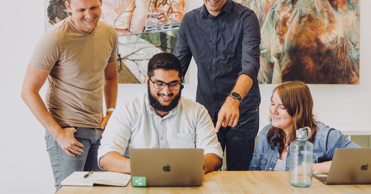 Gadzety reklamowe z logo firmy dlugopisy smycze kubki